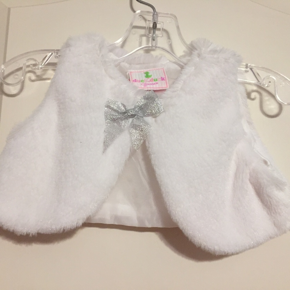 Duck Duck Goose 18 month White Fuzzy Sleeveless Vest